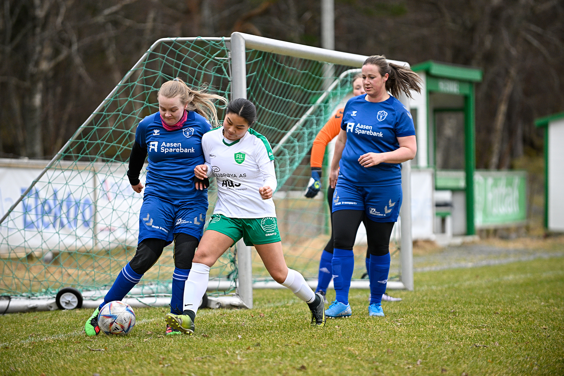 Sara Teigmo Hansen i kamp mot Aasguten. (Foto: Kristian Dahle Klocke)