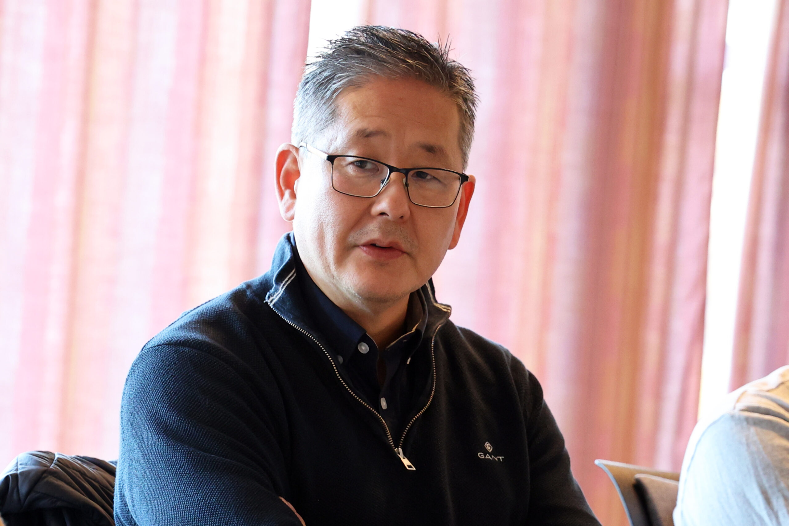 Lars Haagensen er skeptisk til kommunens behandling av kunstgress-prosjektet. (Foto: Arkiv)