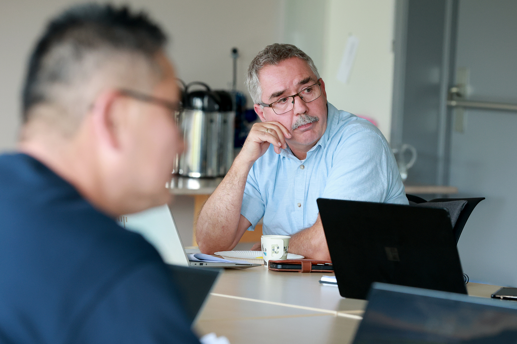 Lars Morten Fløan hadde kjøpte brukt pickup i stedet for ny, og dermed spart penger. Det var likevel ikke godt nok for Lars Haagensen (til venstre).