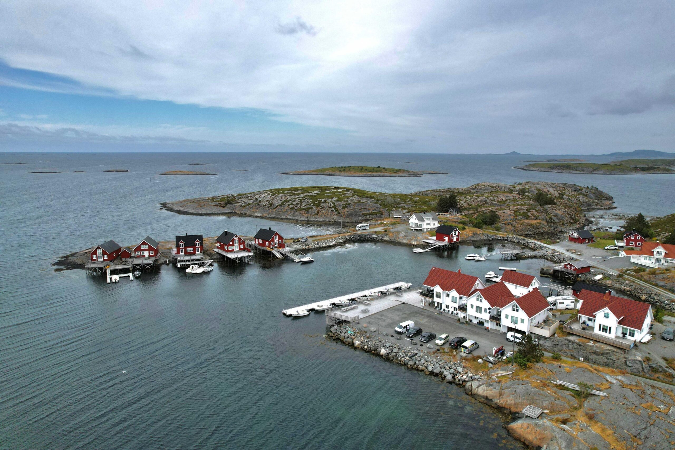 - Her skal det skinne, sa dronning Sonja p&aring; bes&oslash;k i asken etter storbrannen i 2014. 