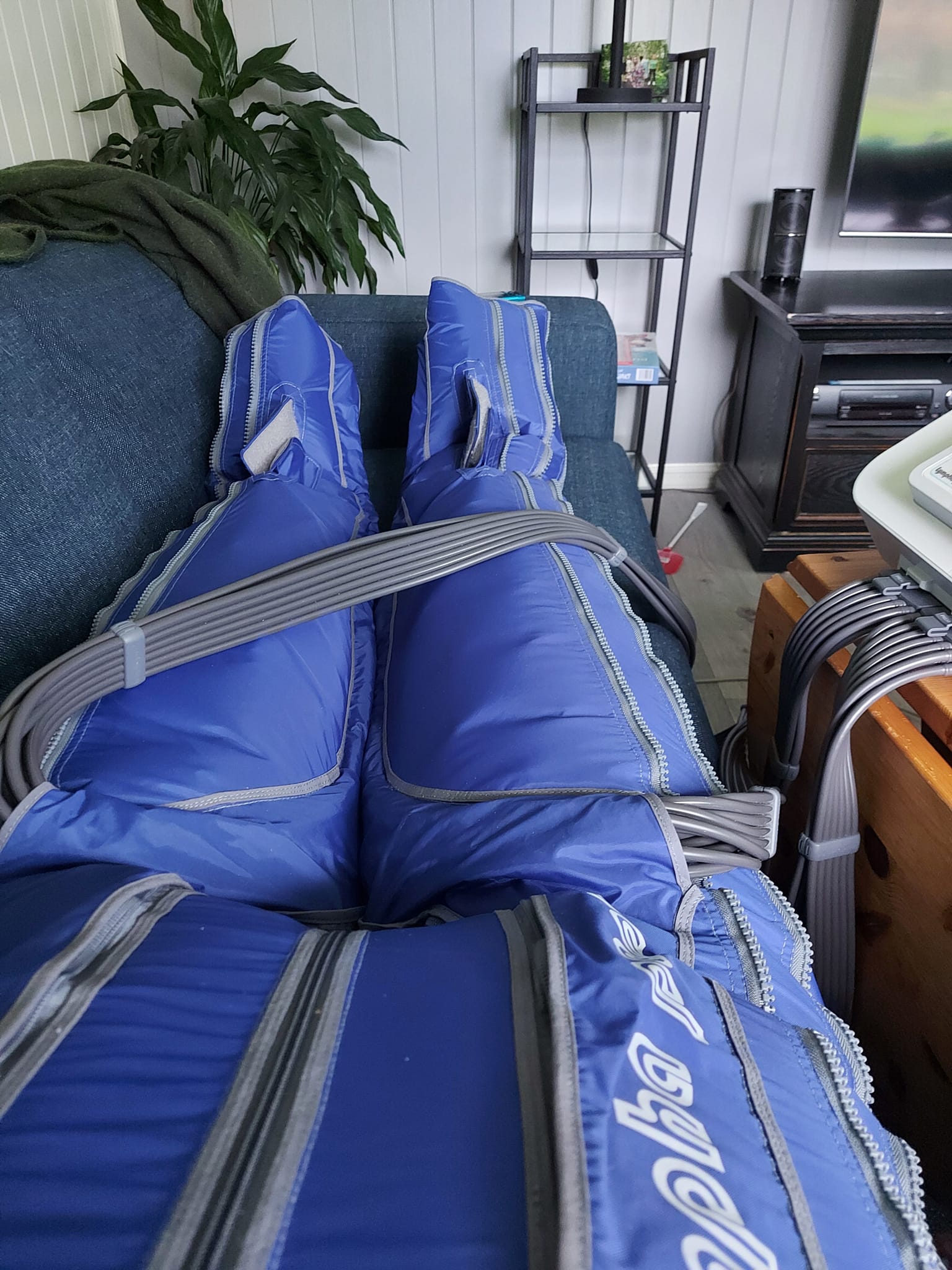 Etter kvar operasjon må Hilde bruke ein time både morgon og kveld i pulsator. Foto: Privat.