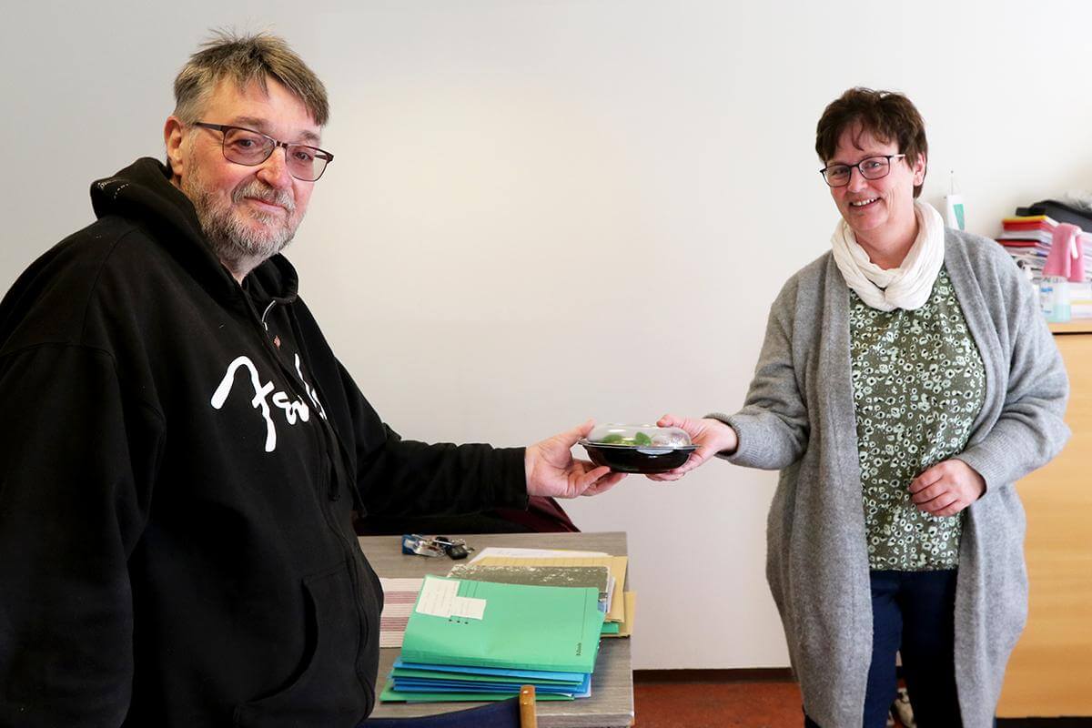 Dag Erling Aune var innom Liv Brønstad med torsdagens lunsj fra Zanzibar.