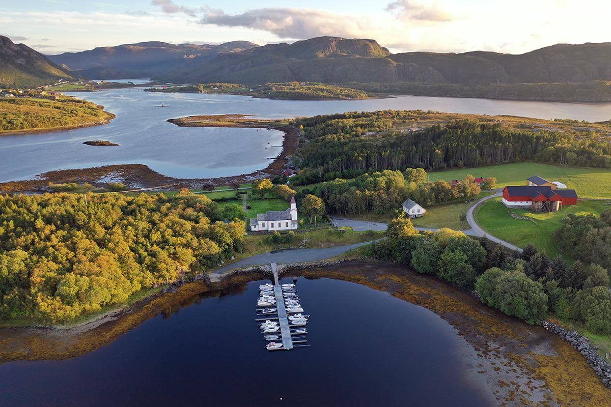 L&oslash;v&oslash;y kirke kan i &aring;r markere sitt 150-&aring;rsjubileum.