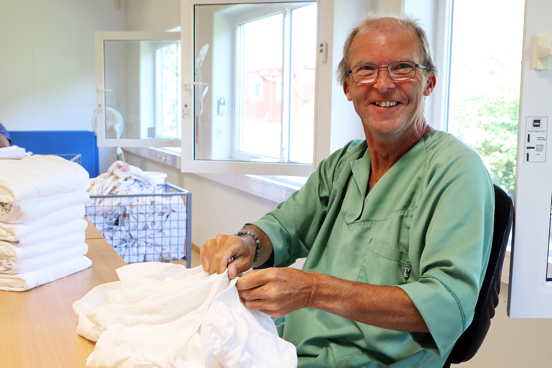 - Jeg er mektig lei av kl&aelig;r, sier Arne Lindseth, som har jobbet p&aring; vaskeriet i 17 &aring;r.