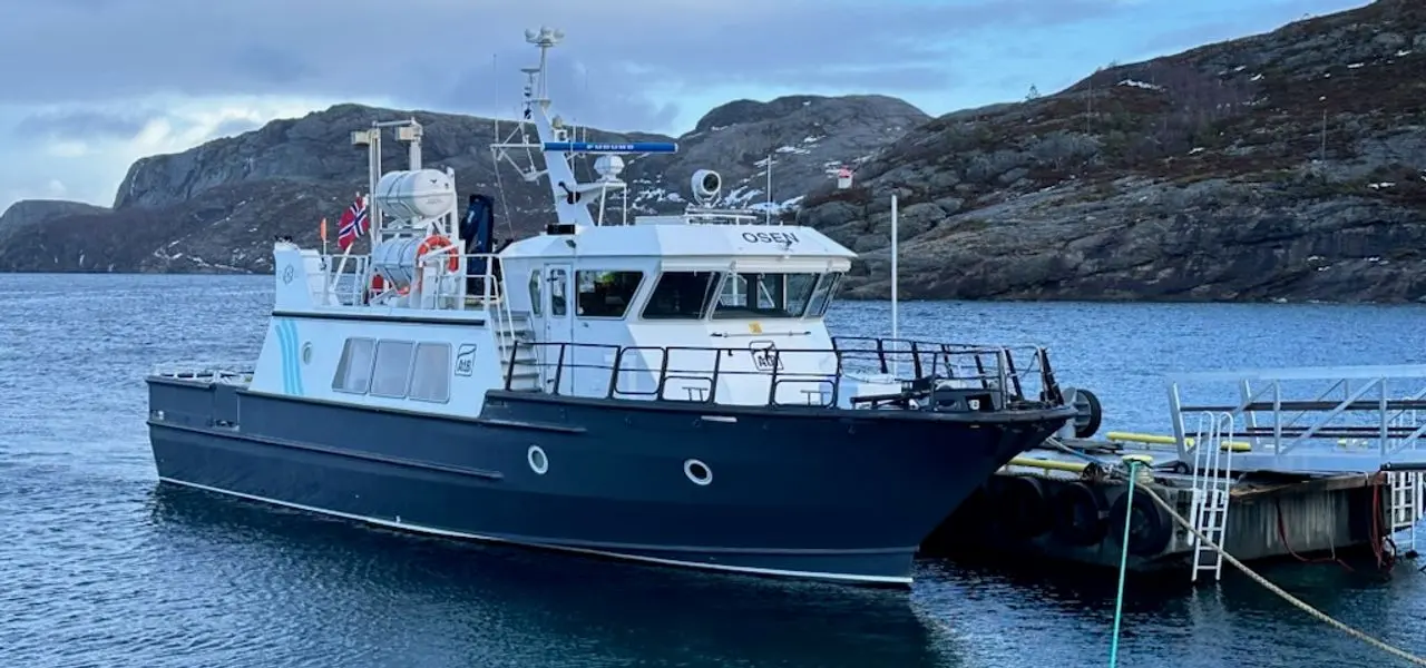 MS Osen trafikkerer sambandet Seter-Sandviksberget, og &oslash;yne i Osen. (Foto: Vidar Hop Skyssb&aring;ter)