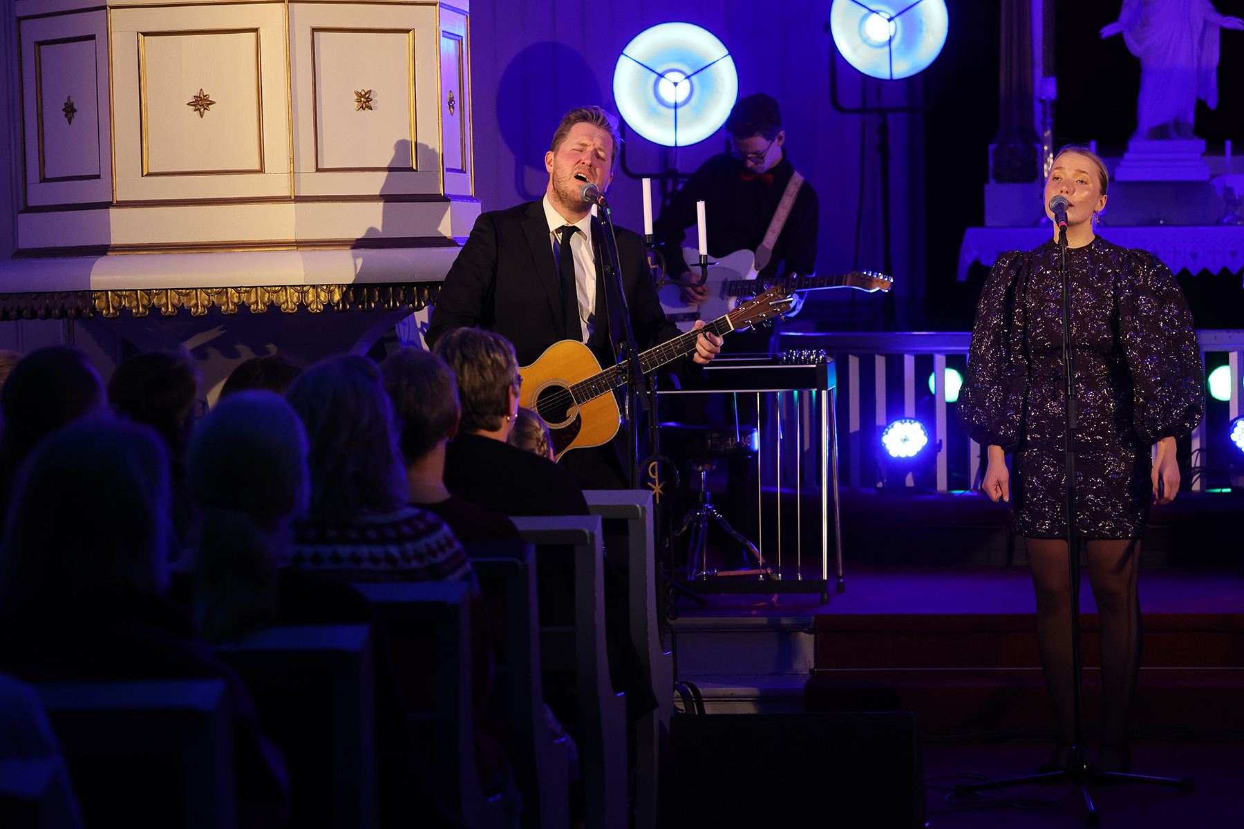 Jens Martin og Maren Emile sang sammen "Why boy".