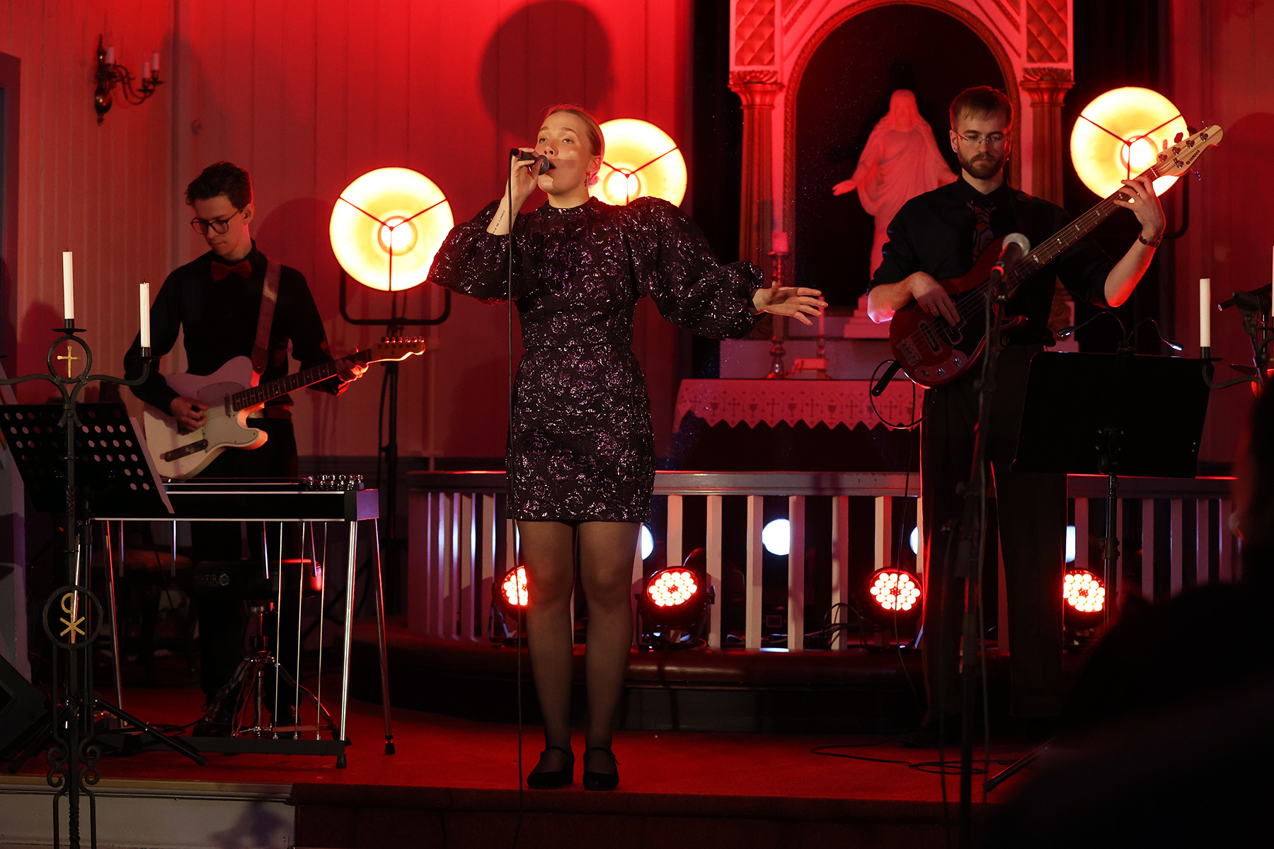 Maren Emilie med et solid band i ryggen.