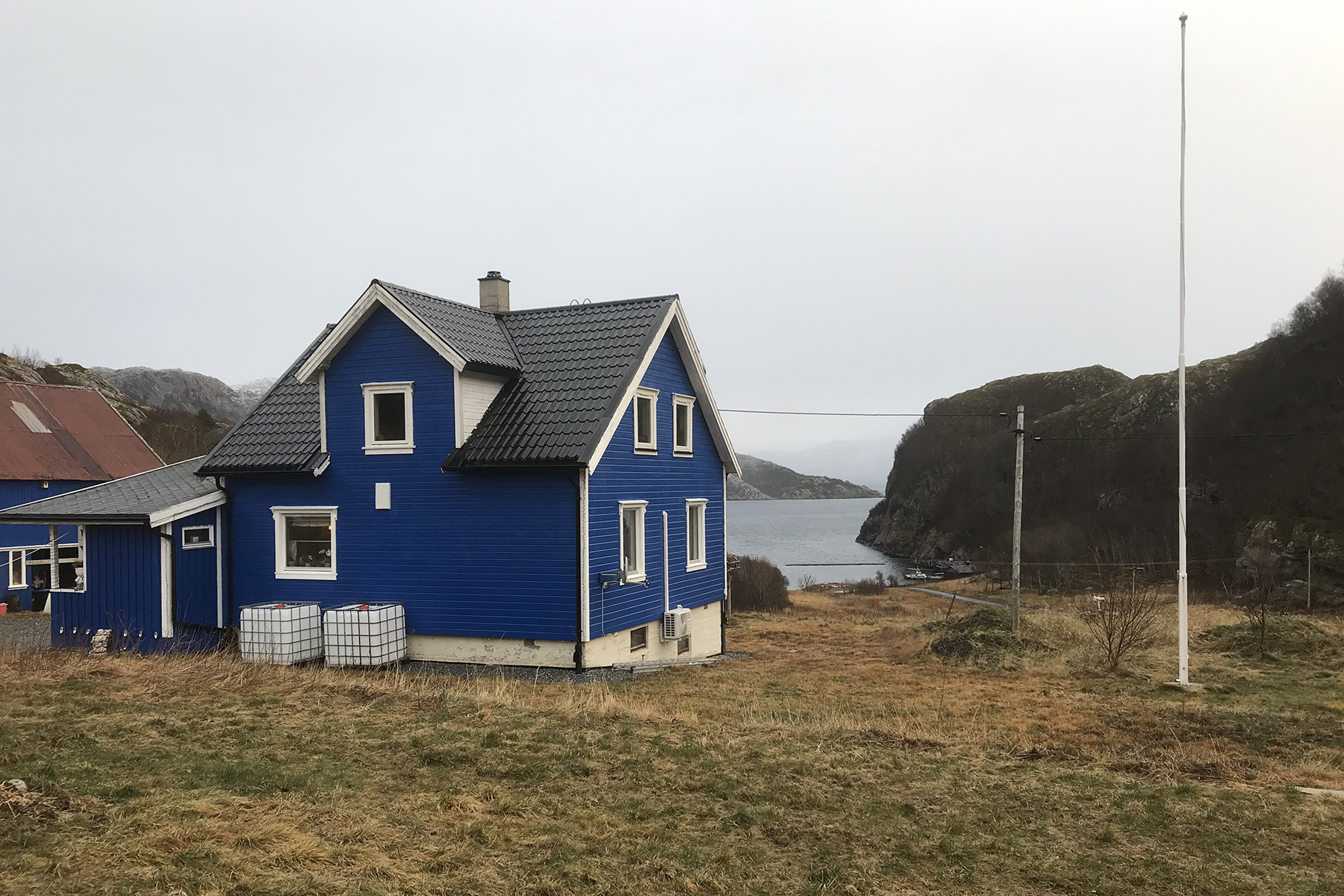 - My God, utbrøt Paul første gang han så huset de hadde kjøpt usett på Hårnes. Men nå har de kommet seg i orden og skapt en trivelig heim.