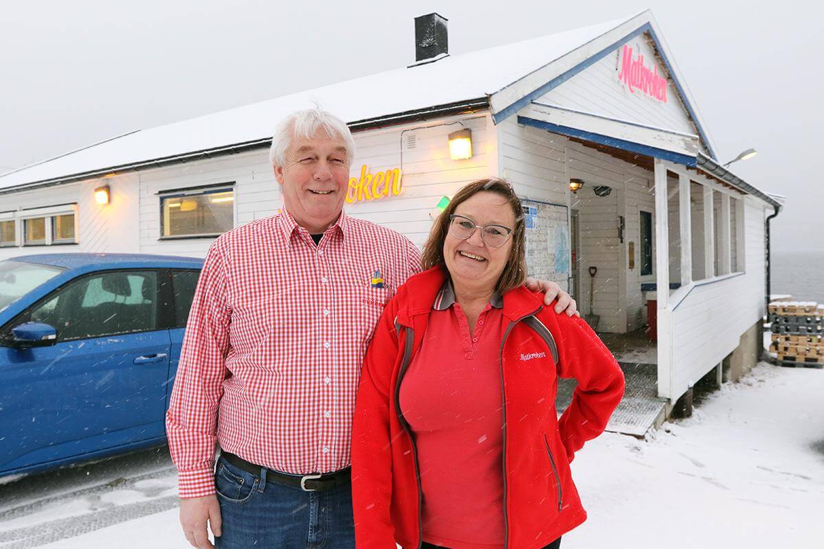 Terje Johansen og Gunhild Angen har kjøpt butikken sammen, og de har trua på at det skal gå kjempebra å drive butikk på Statland.