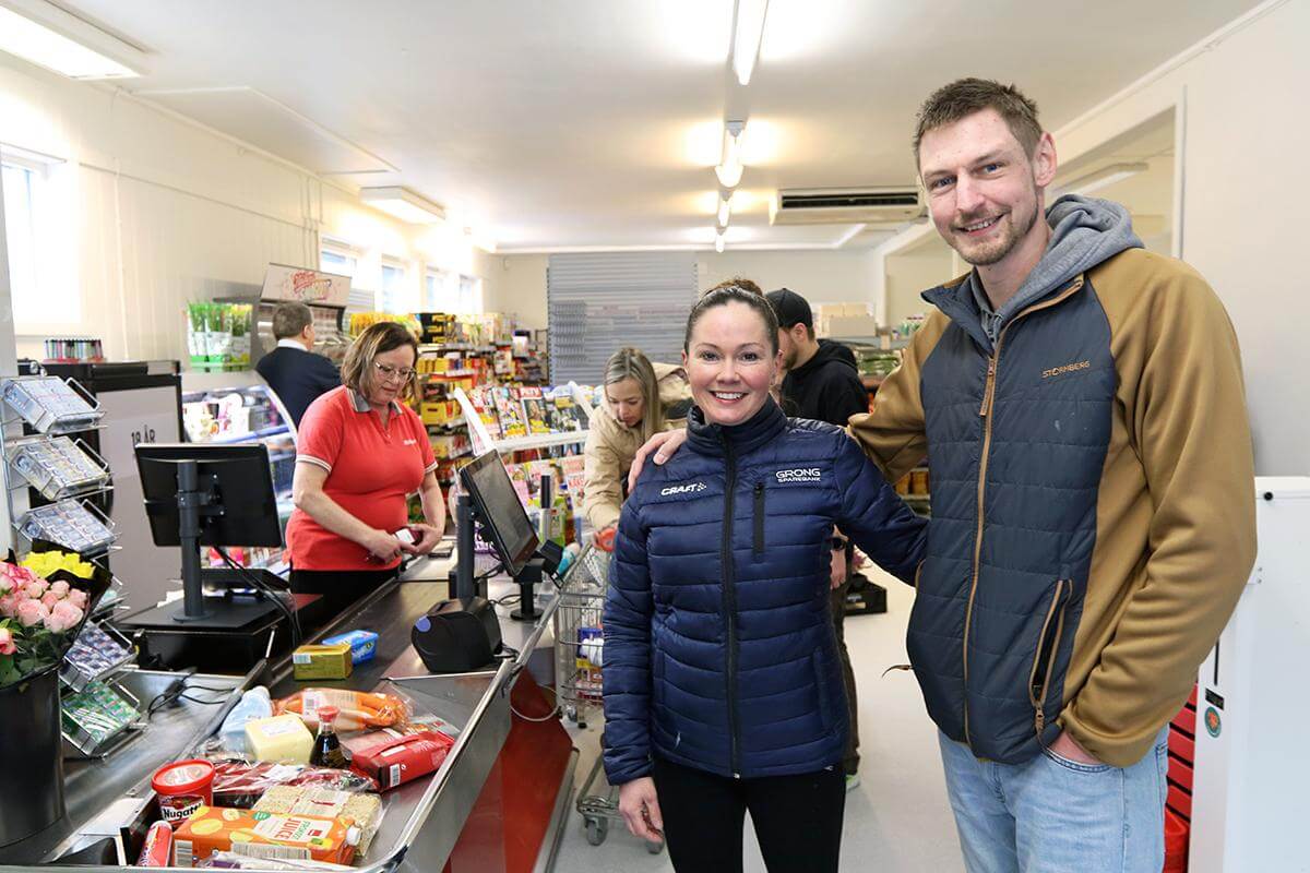Camilla Hågensen og Anders Woll er kjempeglade for at det igjen er blitt butikk på Statland.