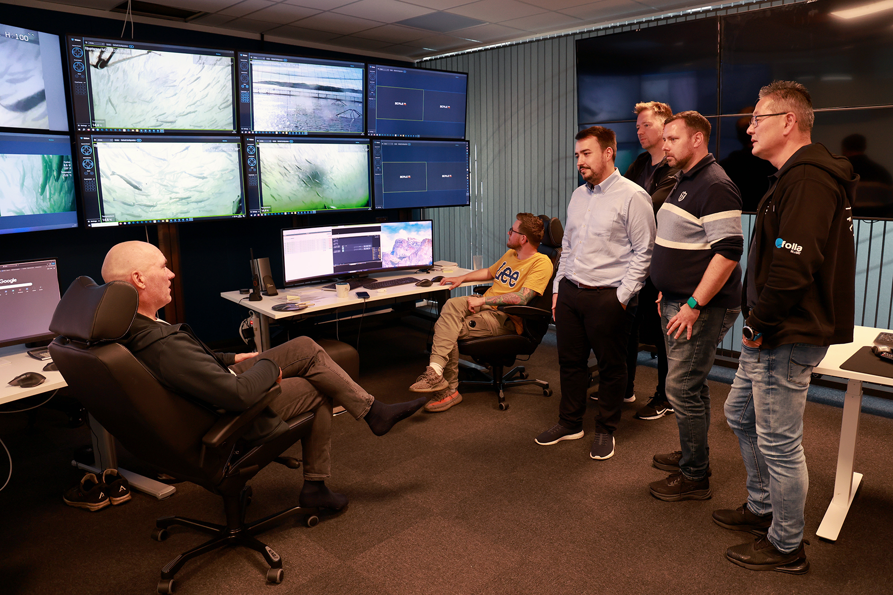 Frps to toppkandidater bes&oslash;kte blant annet Bj&oslash;r&oslash;yas f&ocirc;ringssentral, der Roymond Johansen og Odin Dahle orienterte. Fra venstre: Mats Henriksen, Geir-Tore Olsen, Tommy Skatland og Lars Haagensen.