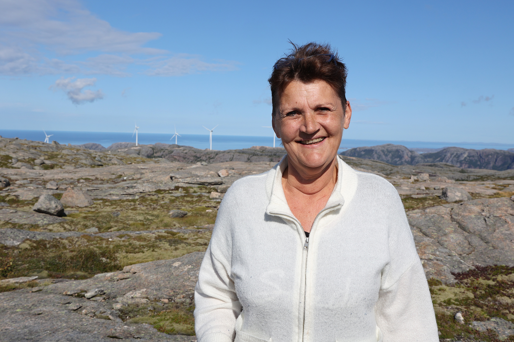 - Vi har st&aring;tt i det og st&aring;r i det, sier Anne Grete Johnsen i Motvind Harams&oslash;ya.