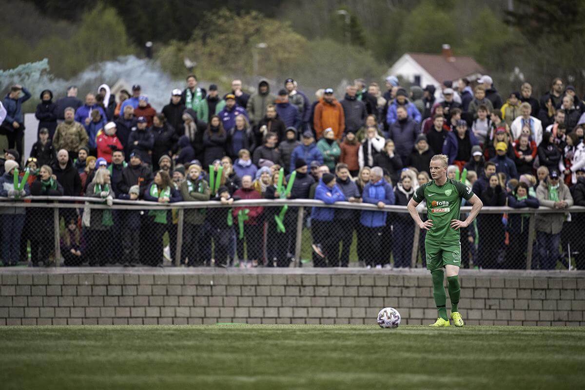 Thomas Hoddø Breistrand og lagkameratene hadde et folkehav av flatangringer bak seg i kampen mot Namsos 16. mai. (Foto: Kristian Dahle Klocke)