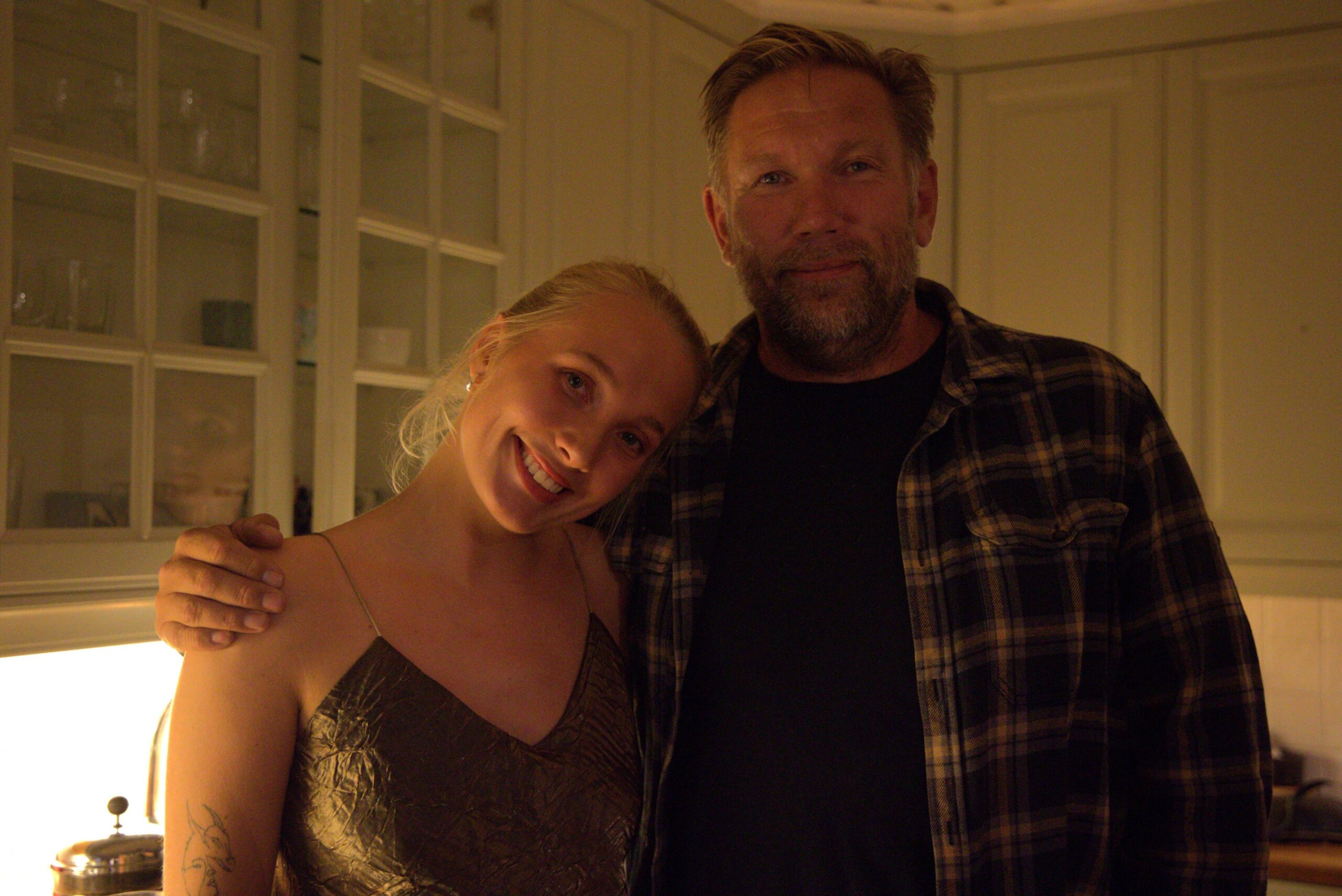 Maren Emilie Kløven Lein er glad for at pappa Dag Erling Lein overbeviste henne om at hagefesten var en god idé.