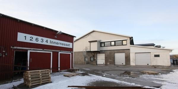 Tidligere Nesset fiskemottak ble kjøpt av Namdal Settefisk etter den siste konkursen, og nå ligger det an til helårsdrift og full aktivitet i lokalene på Nesset i Flatanger. (Arkivbilde)