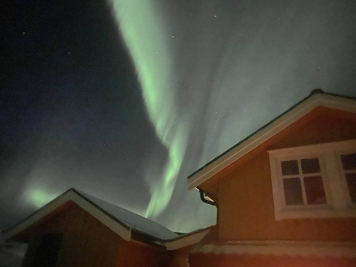 HARTVIK&Oslash;Y: Flott Nordlys over Hartvik&oslash;ya i Flatanger. (Foto: Trond Viktor Meland)