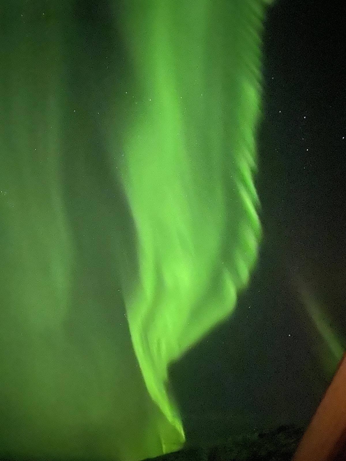 HARTVIK&Oslash;Y: Nordlyset spilte opp over Hartvik&oslash;ya. (Foto: Trond Viktor Meland)