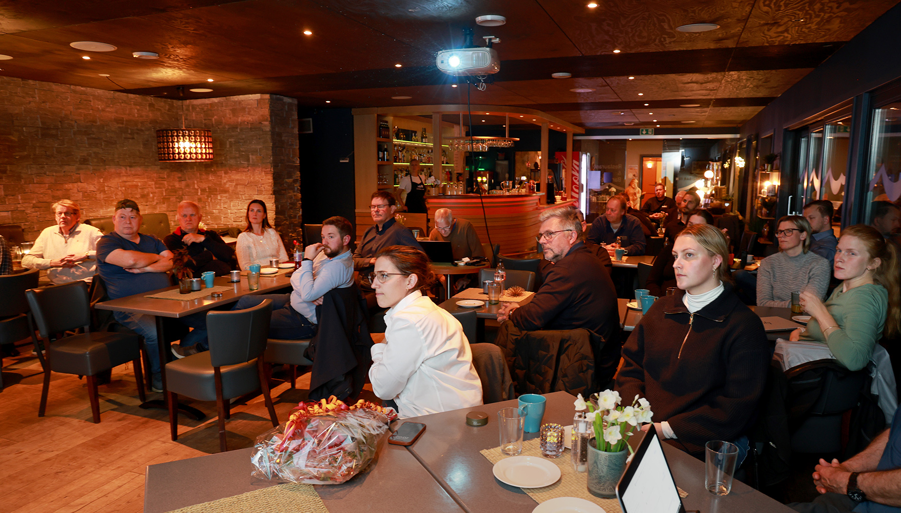 40 personer m&oslash;tte opp da n&aelig;ringsforumet inviterte til &aring;pent m&oslash;te, og det er leder Rune Str&oslash;m veldig godt forn&oslash;yd med.