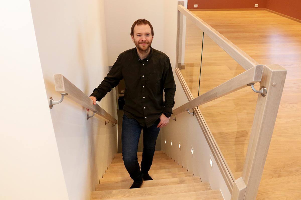 Trappa er spesialtilpasset, og Mads Kristiansen er godt fornøyd med resultatet.