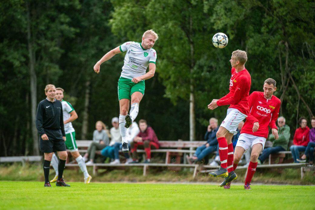 Ola Kristian Dahle H&oslash;stland er h&oslash;yt og lavt p&aring; fotballbanen - her fra en kamp mot Neset i 2019. (Arkivfoto)
