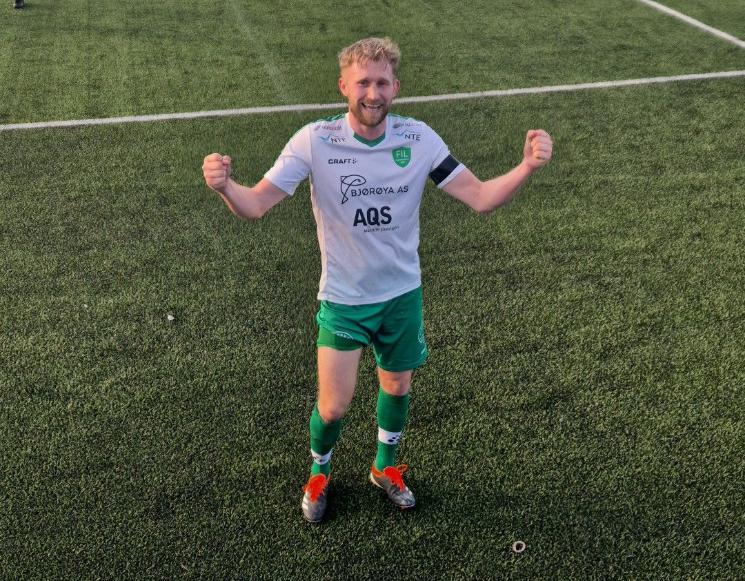 Ola Kristian Dahle H&oslash;stland jubler etter 0-2-m&aring;let p&aring; overtid. (Foto: Johnny Dahle)