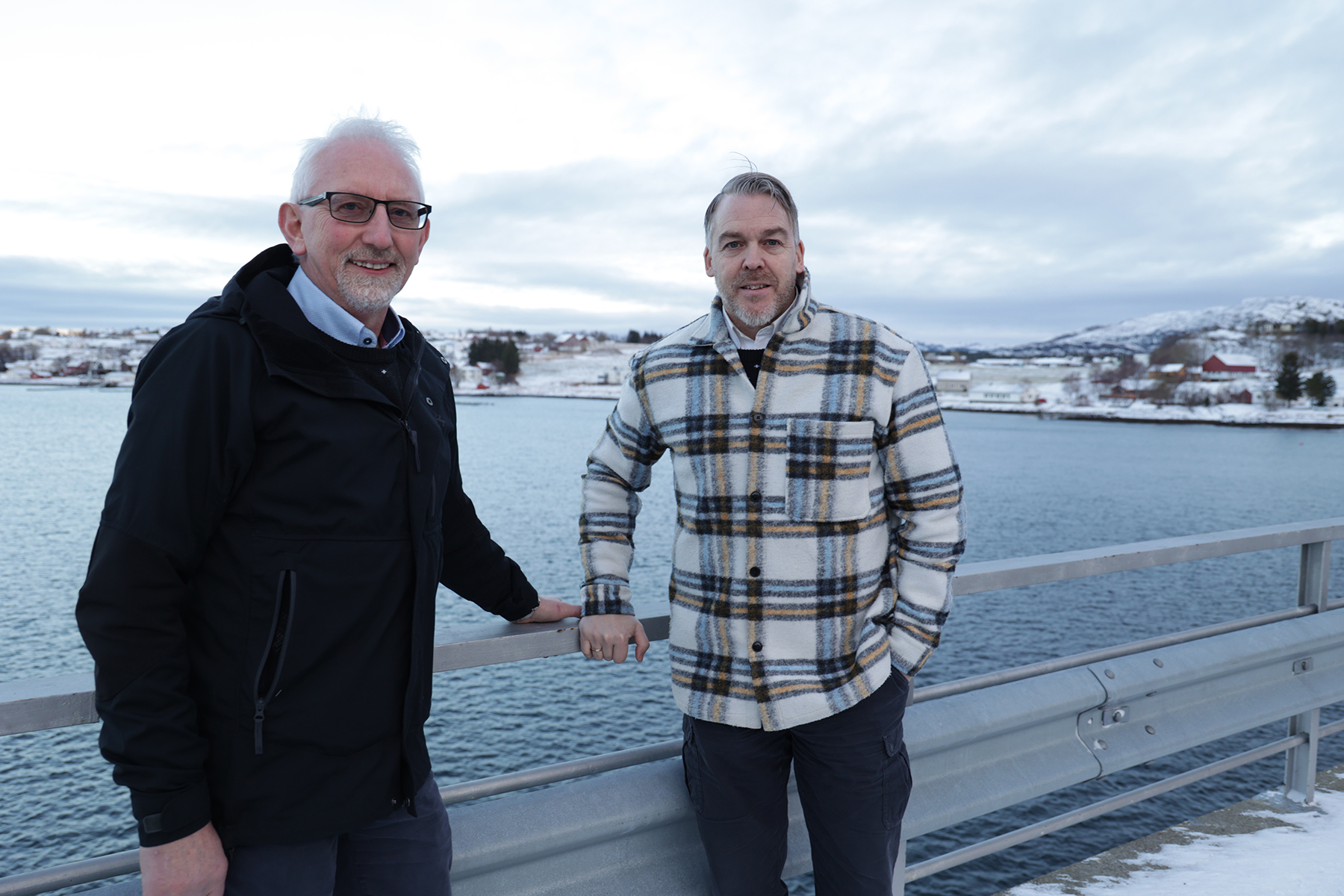 Ordfører Olav Jørgen Bjørkås (til venstre) og kommunedirektør Knut Storeide er uenige med fylkeskommunen og AtB om skoleskyssen.