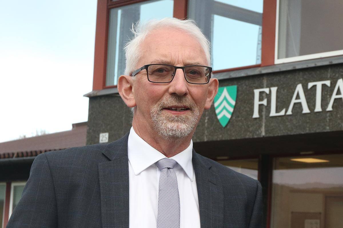 - Vi m&aring; st&aring; p&aring; videre, sier Flatanger-ordf&oslash;rer Olav J&oslash;rgen Bj&oslash;rk&aring;s.