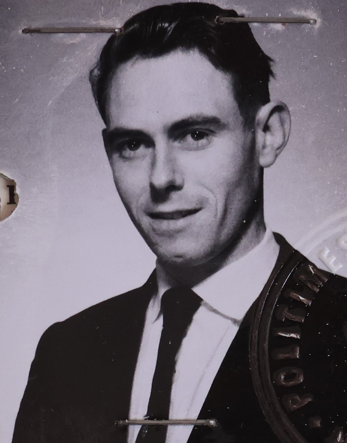 Klar for å reise jorda rundt, bilete frå passet.