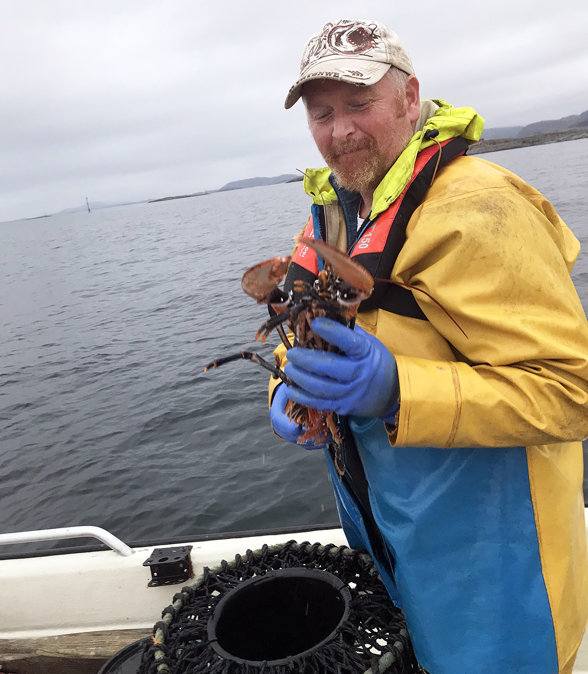 Det slingrer, nå og da regner det skogkatter og himmelen lover helvete innimellom. Krabbemannen fra Publand smiler. - I love it.
