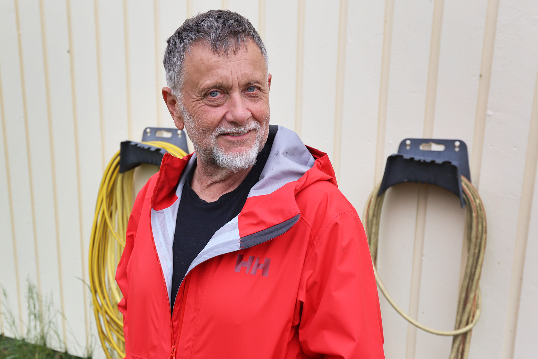 Per Andersen ser på Helsetrøya som et bolyst-tiltak, og han er glad om den kan få bedre lokaler enn i dag. (Arkivfoto)