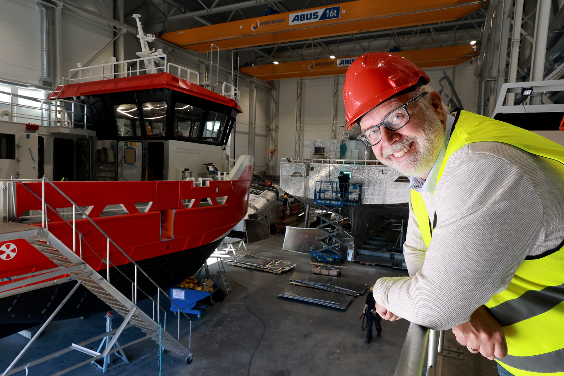 P&aring;l S&aelig;ther Eiden mener lokalt eierskap er viktig, og at det har v&aelig;rt viktig for utviklinga av n&aelig;ringslivet i Flatanger. Her p&aring; bes&oslash;k hos Damen Folla.