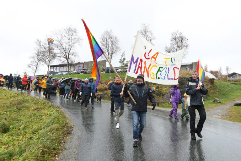 For f&oslash;rste gang var det Pride-parade i Flatanger.