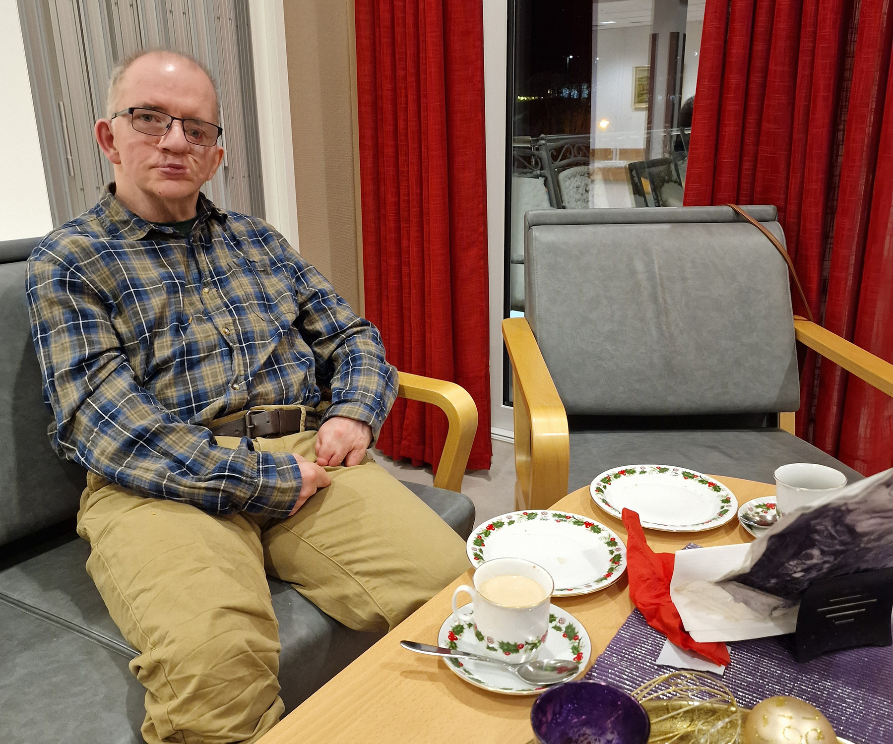 Svein Fløan deltok på årets adventskaffe i regi av pårørende- og venneforeninga.