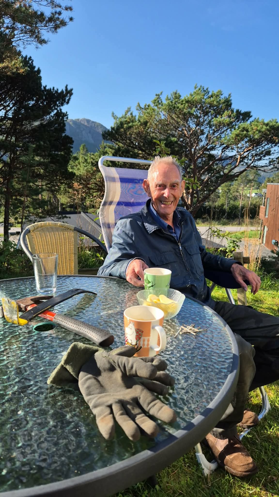 Ein rast må ein unne seg midt i arbeidsdagen. Foto: Lise Hunnestad.