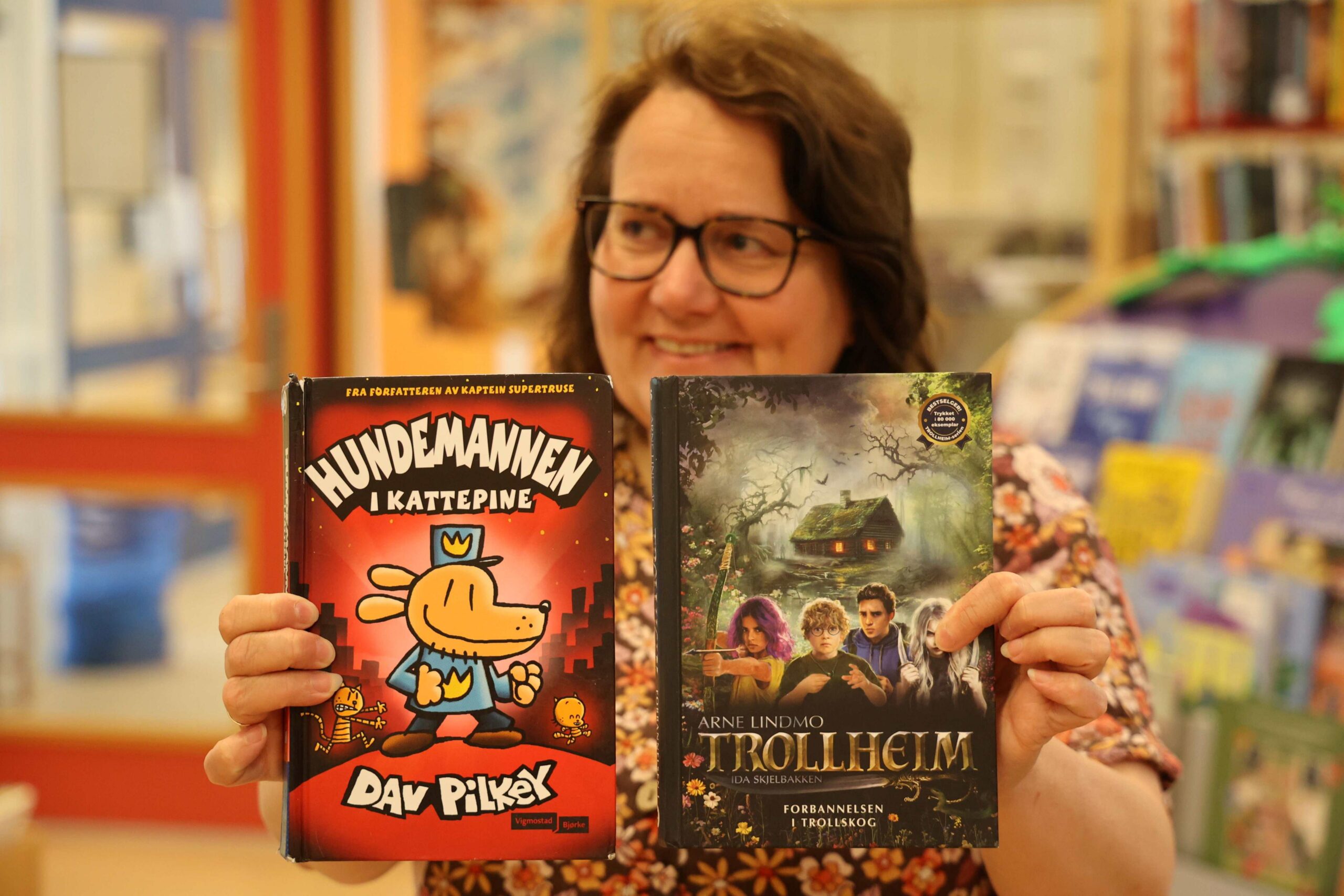 Turid Kjendlie forteller at magi, humor, spenning og manga er popul&aelig;rt blant Flatanger-leserne. 