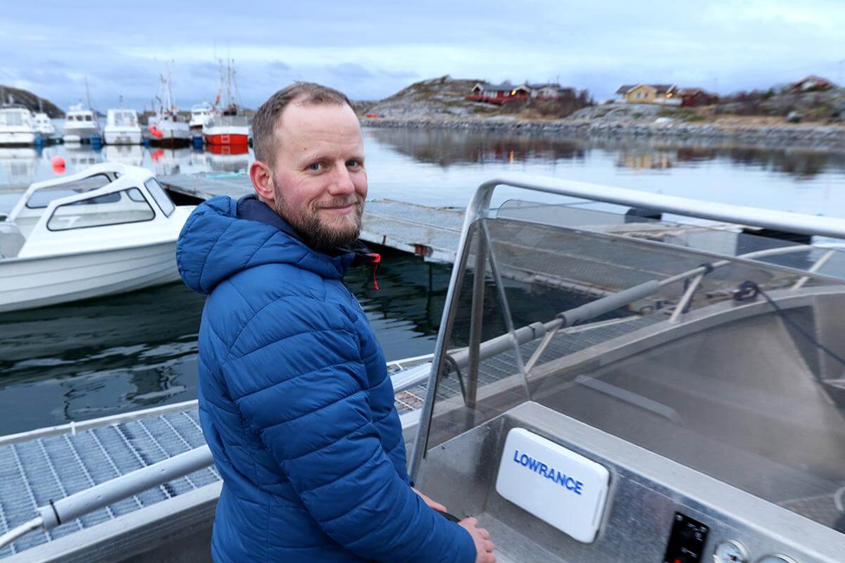 Sebastian Knoppik hadde bestemt seg for &aring; bytte ut den mindre guideb&aring;ten med en st&oslash;rre. N&aring; st&aring;r den fast i Suez.