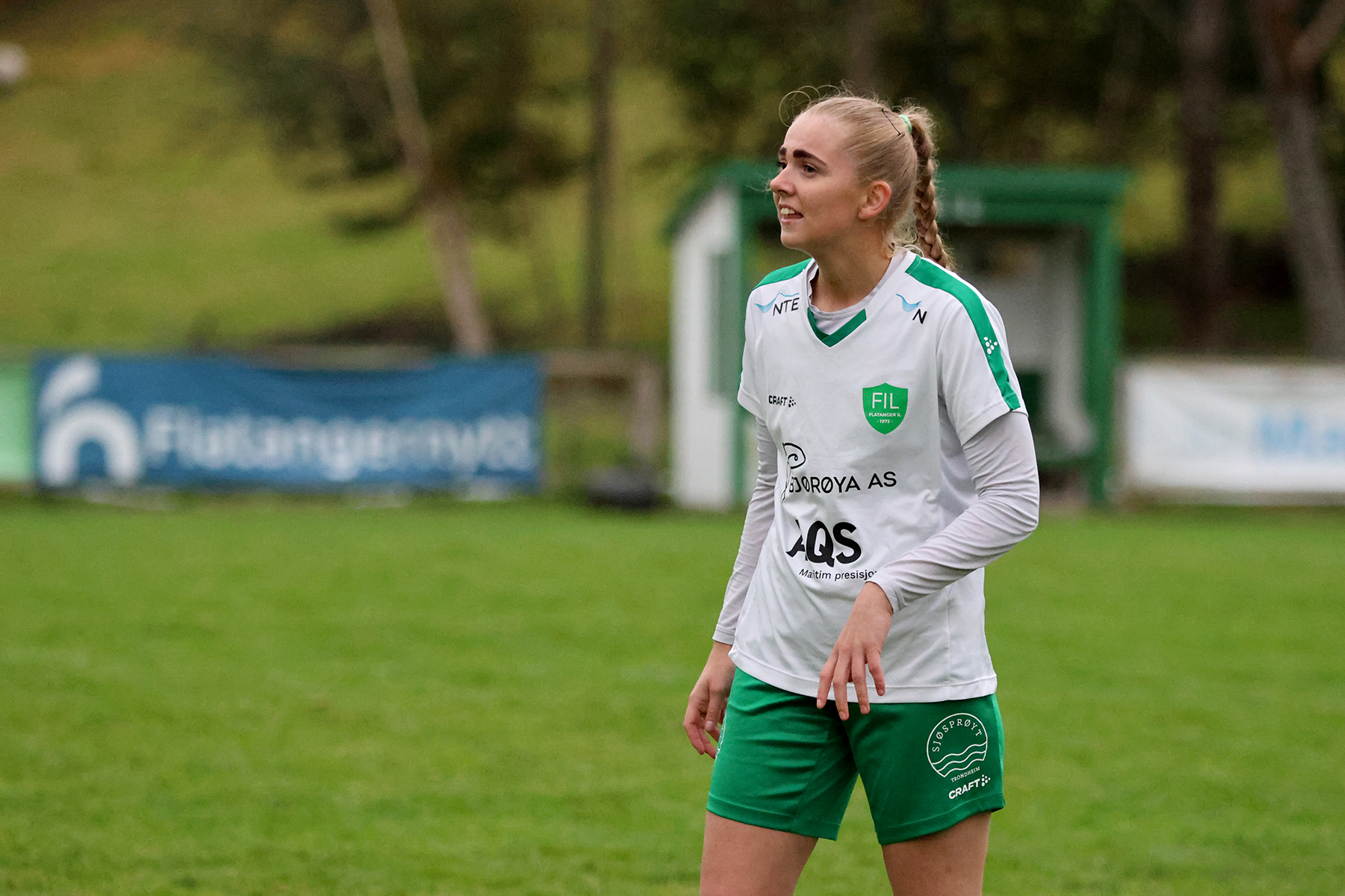 Signe Jakobsen s&oslash;rget for tre m&aring;l mot Grong i torsdagens oppgj&oslash;r. Her fra siste hjemmekamp mot Kvam, som Flatanger vant 15-2.