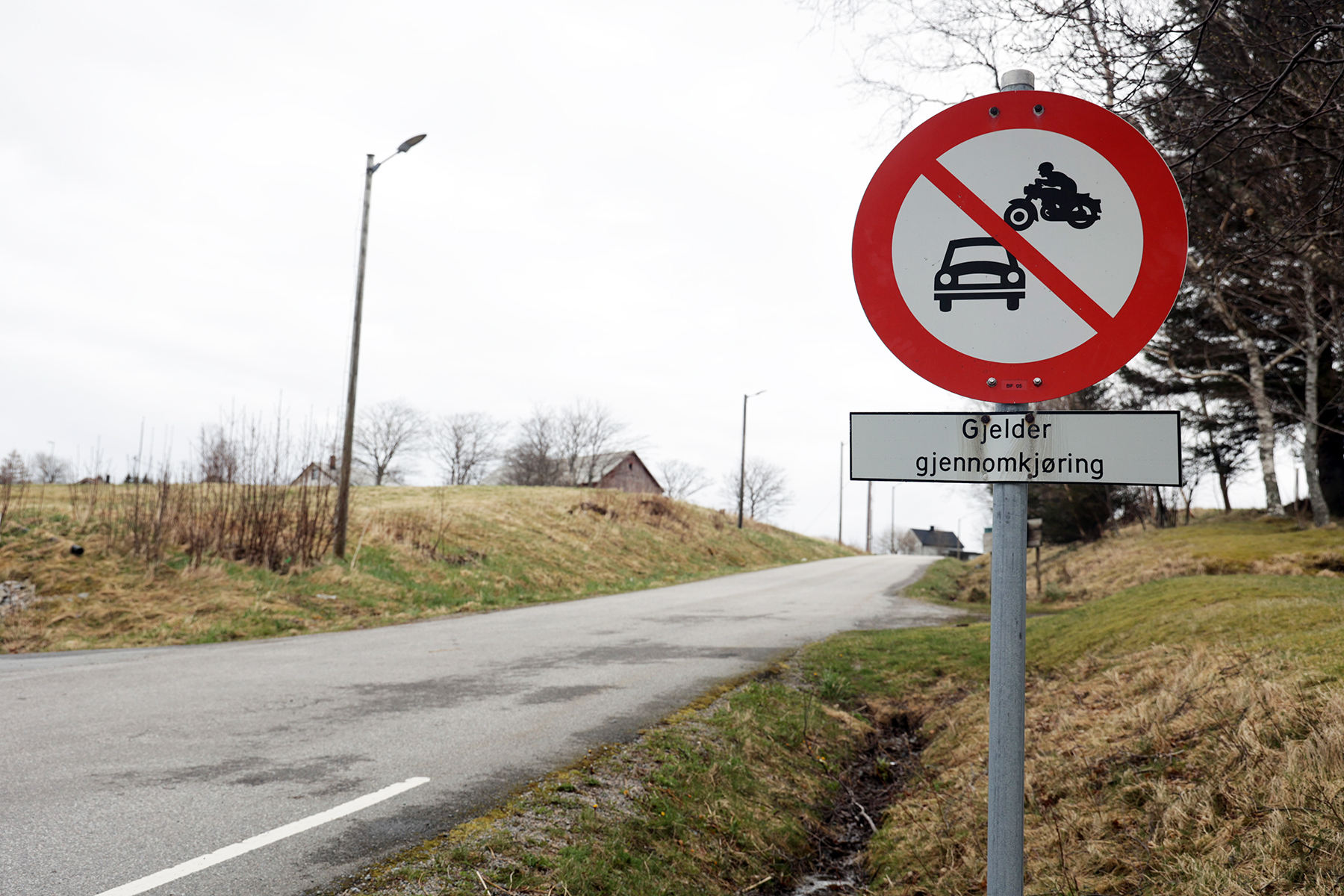 Gjennomkj&oslash;ring forbudt i Vanganveien ble ikke med i vedtaket. Dermed er skiltet fortsatt ikke gyldig satt opp. Vanganveien er ogs&aring; utenfor 30-sonen og vil f&aring; 50 km/t.