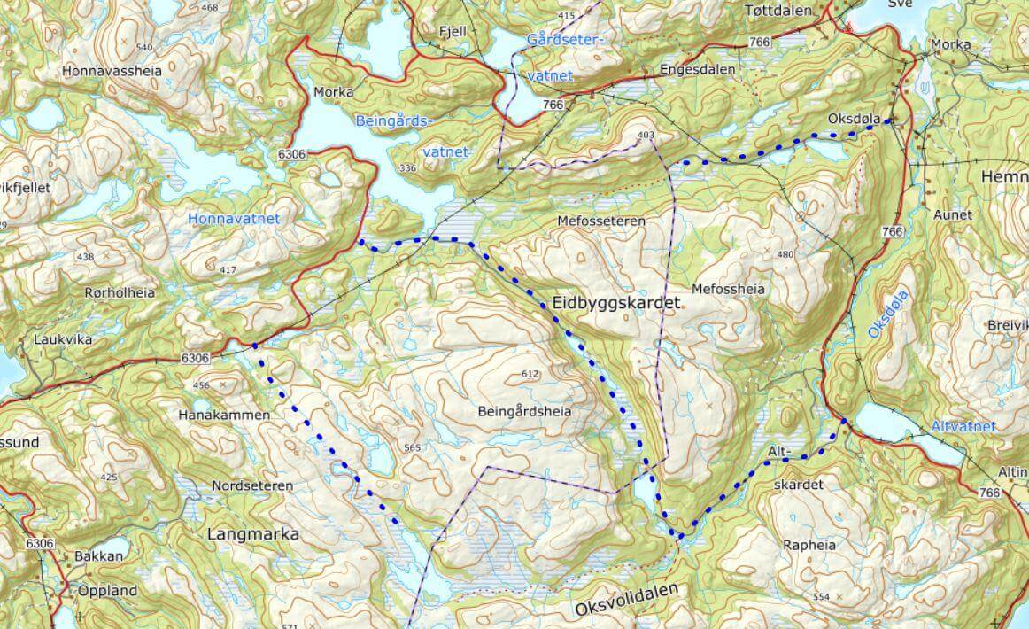 Skil&oslash;ypene er markert med bl&aring; prikkete linjer. Med forbehold om at traseene ikke er helt n&oslash;yaktig inntegnet. (Kart: Norgeskart)