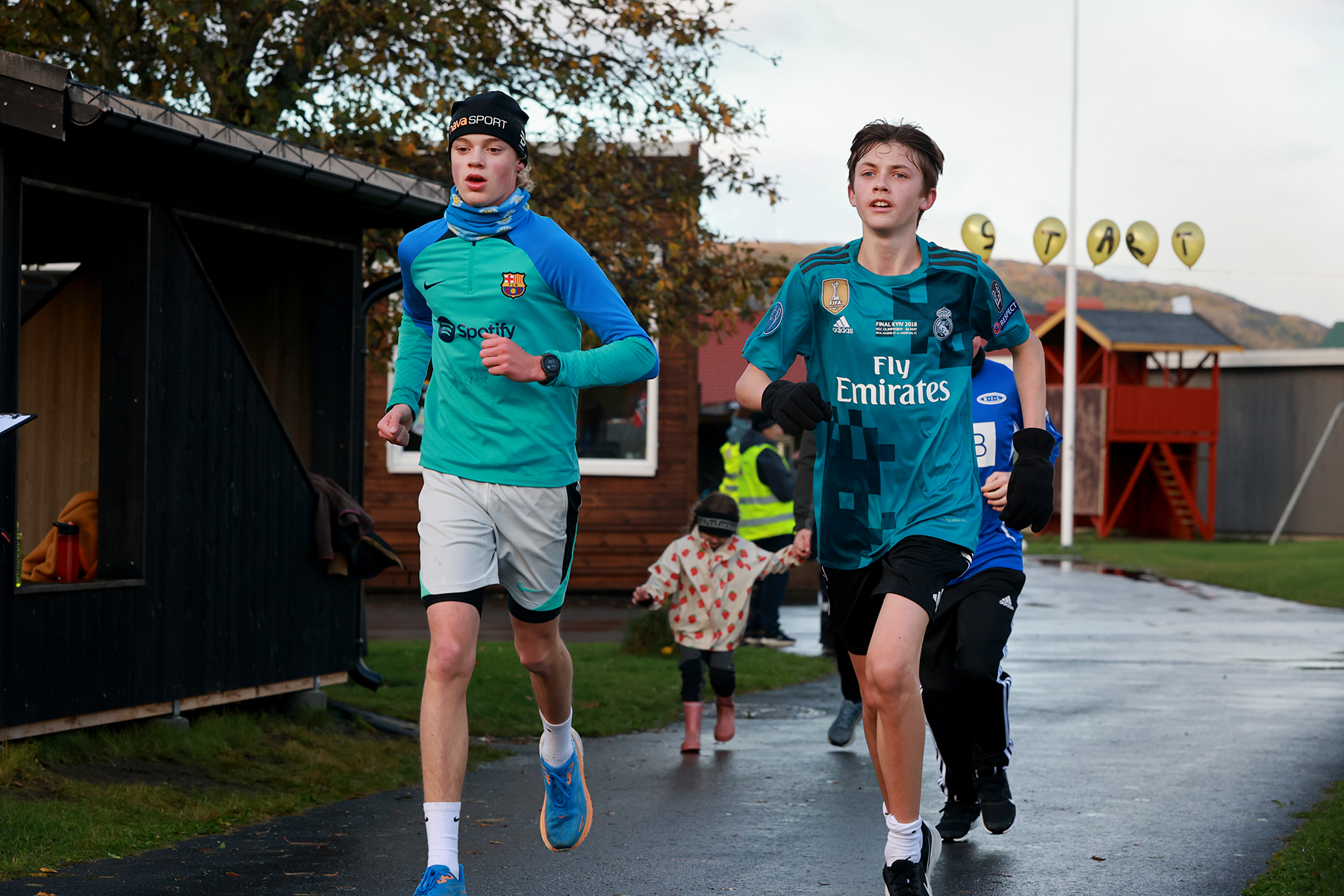 Albert Sæther Haagensen (til venstre) og Kasper Hanssen konkurrerte i år som i fjor, men i år trakk Albert det lengste strået.