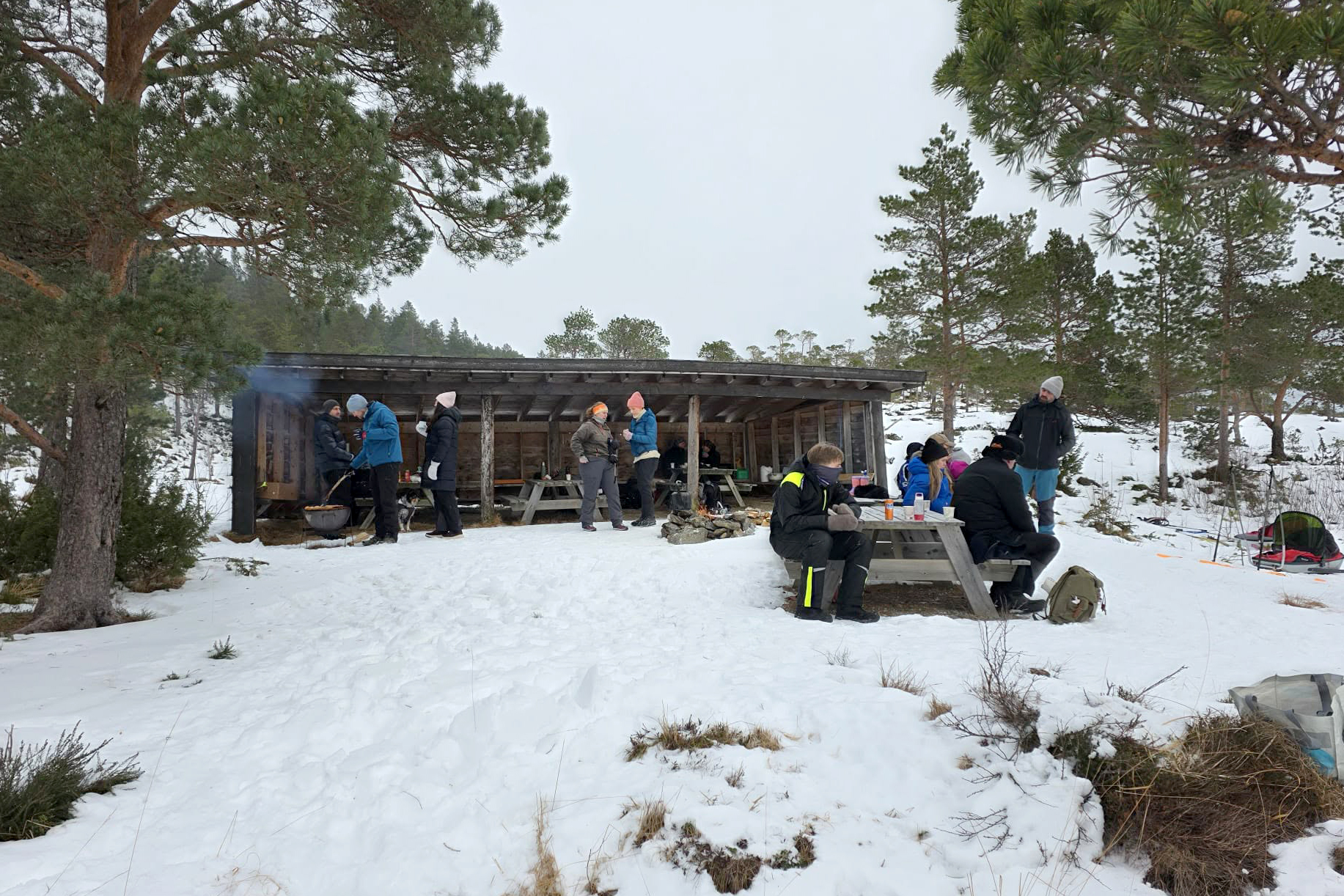 Idrettslaget var veldig fornøyd med oppmøtet, kaffekoker Eskil Bendiksen sørget for at alle fikk servering.