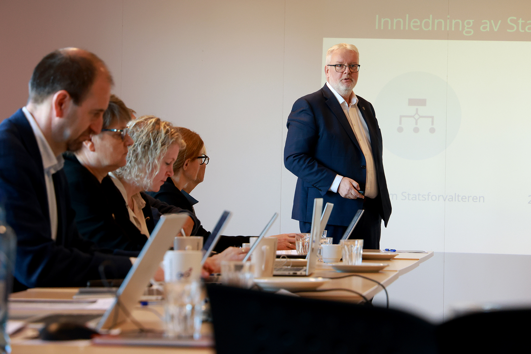 - Det er ikke hverdagskost at ledergruppa får møte et lyst, levende formannskap, sa statsforvalter Frank Jenssen.