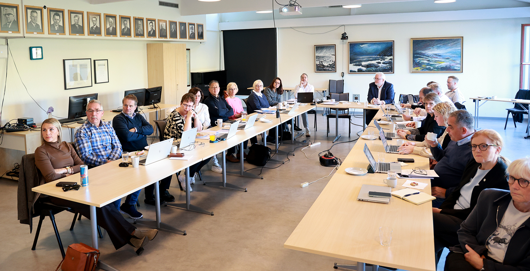 Statsforvalteren og hans ledere møtte formannskapet og administrasjonen i Flatanger tirsdag.