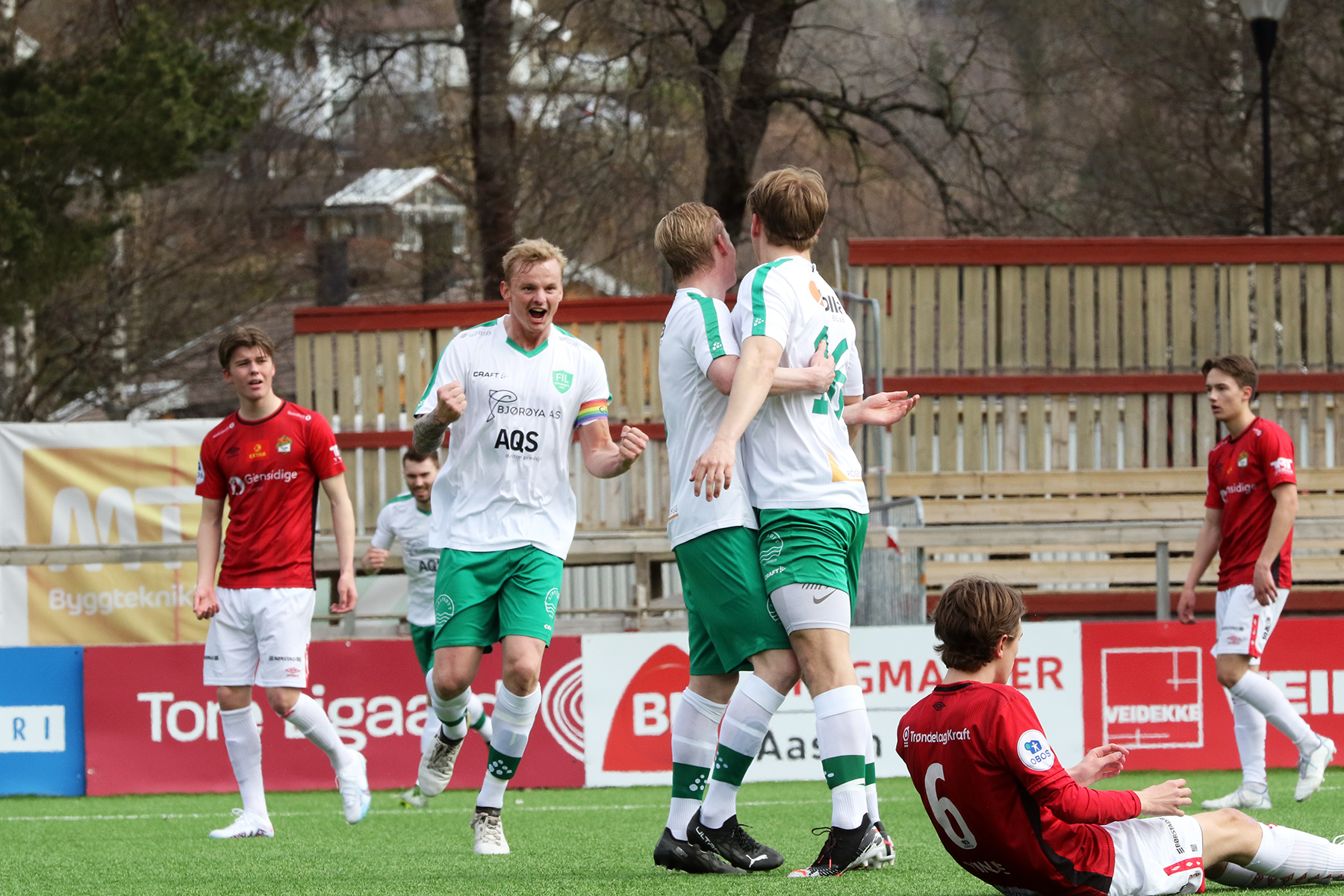 Alexander Hodd&oslash; Breistrand og Flatanger jubler for scoring, men det holdt ikke til seier. (Foto: Hanne Marie Tyldum Ribsskog)