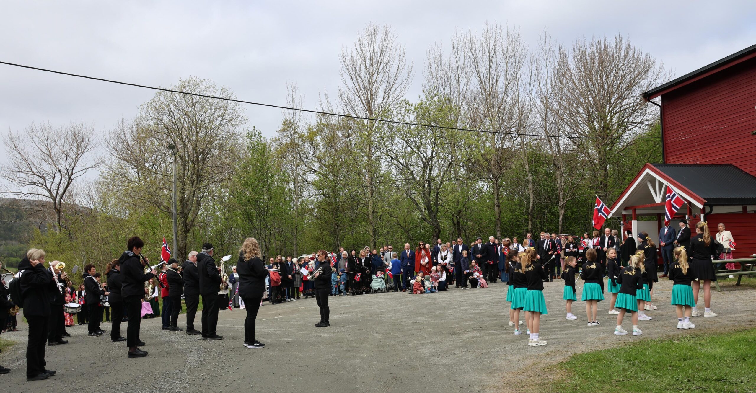 Stort framm&oslash;te ved Framheim p&aring; nasjonaldagen. 