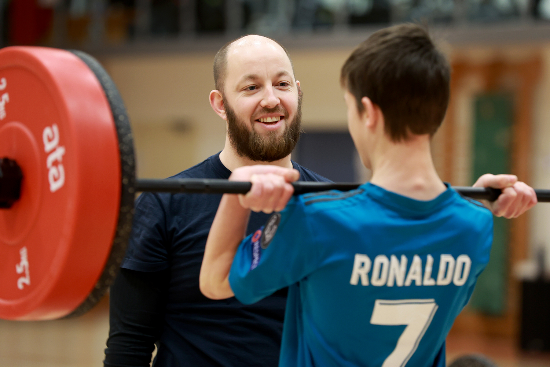 Selv med Ronaldo på ryggen, kan det være greit med litt veiledning av fysioterapeut Thomas Nordengen-Røli.