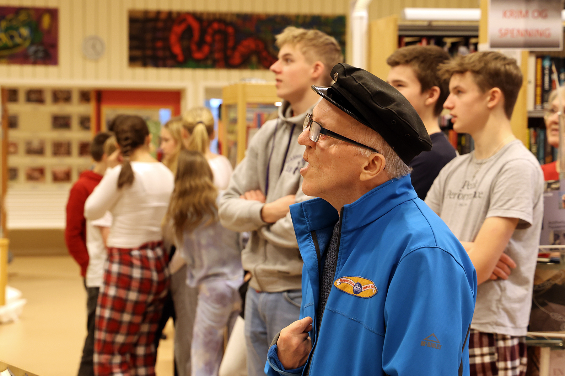 Svein Fl&oslash;an fikk mye skryt av ungdomsskoleelevene som fikk se bildet for f&oslash;rste gang.