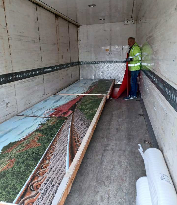 Bildet ble fraktet liggende, for &aring; berge det helt. (Foto: Privat)