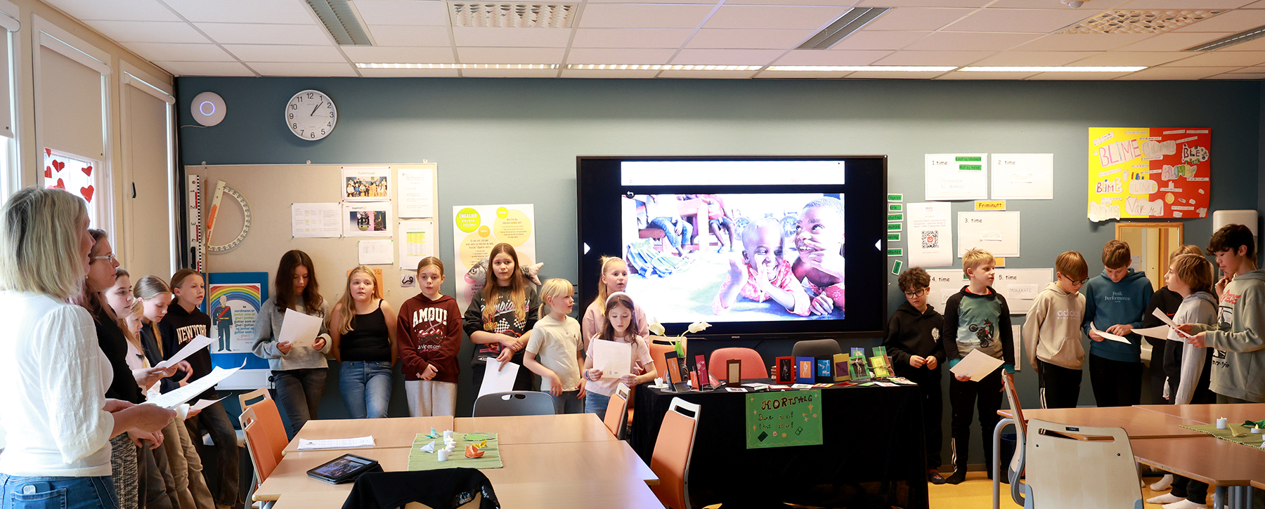 Hver hele klokketime var det underholdning av mellomtrinnet.