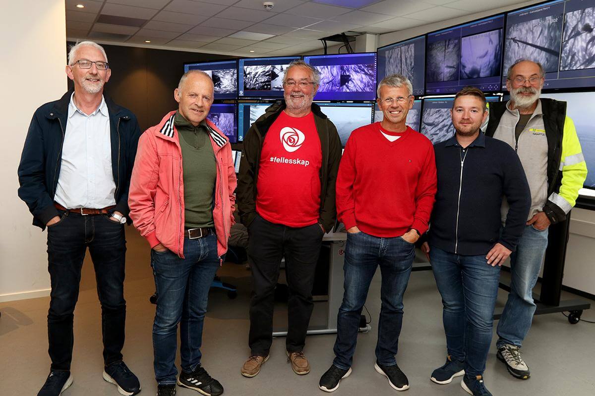 Flatanger Ap og SV på besøk på Havbruksparken, fra venstre: Ordfører Olav Jørgen Bjørkås, Helge Kristiansen i SV, Per Bårdsen, Ap, stortingskandidat Terje Sørvik, Ap, daglig leder Ole Martin Løfsnæs i Bjørøya og SVs tredjekandidat Knut Haga.